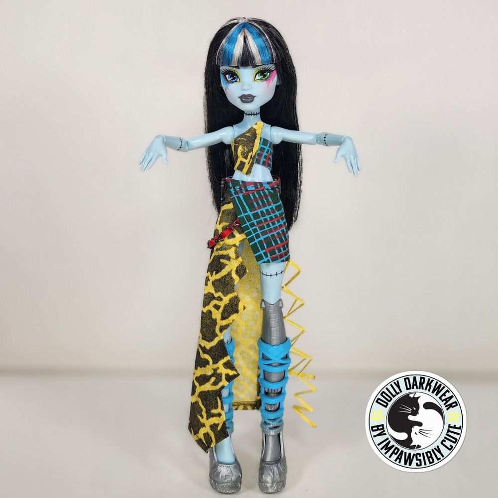 🎨 Fits Monster High G3 Frankie Stein- Limited Edition Lightning Plaid Outfit
